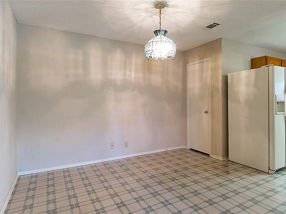 4th image of 104 Idle Creek Ln