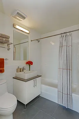 Rented by Red Apple Group | media 31