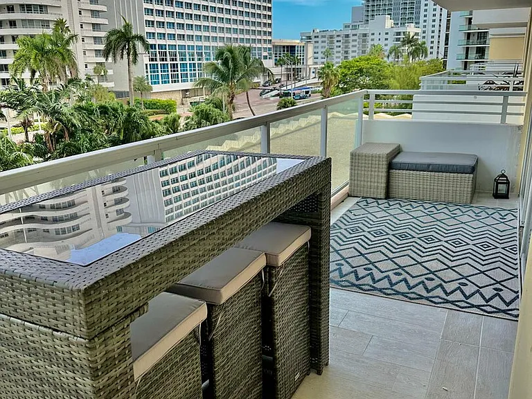 Collins Ave — Photo 10
