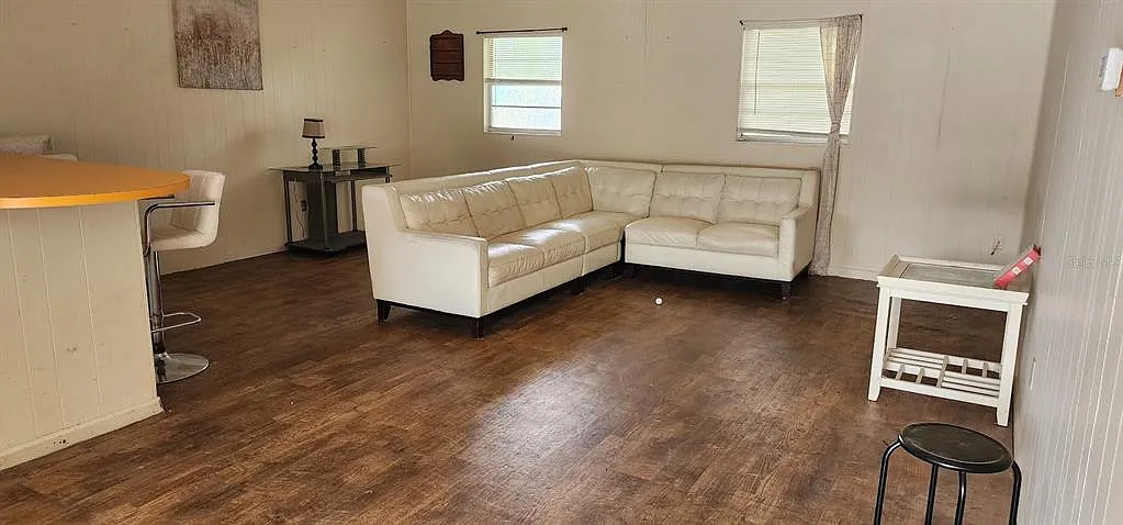 2 bed, 1.0 bath, 900 sqft, $1,350 — Photo 3