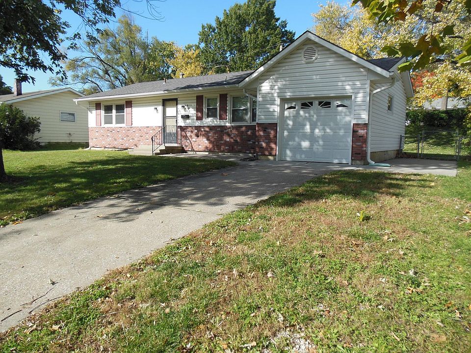 Appears as if only one spot by there are two spots. Second parking spot is a solid gravel base meant for parking.