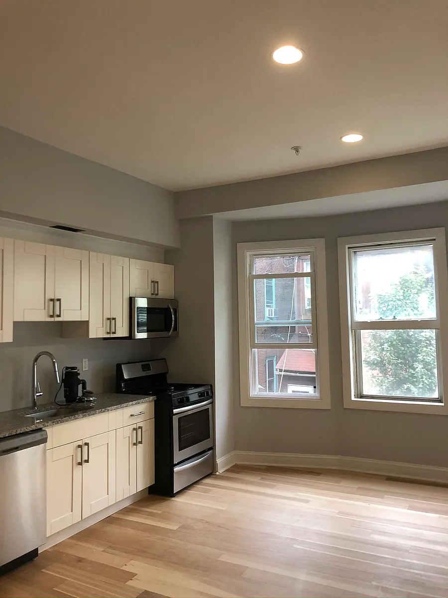 Building Photo - 4201 Pine St #2R