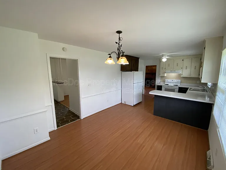 1804 Sherwood Dr — Photo 9