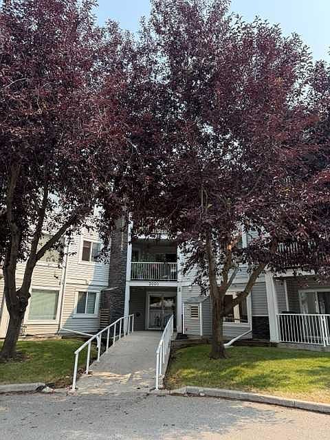 1st image of 3205 SW Valleyview Park SE #205
