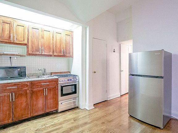 5th image of 107-02 Jewel Ave #3