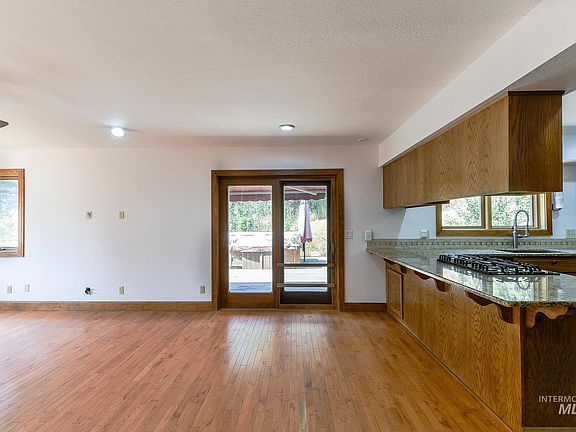 4th image of 1045 Joyce Rd
