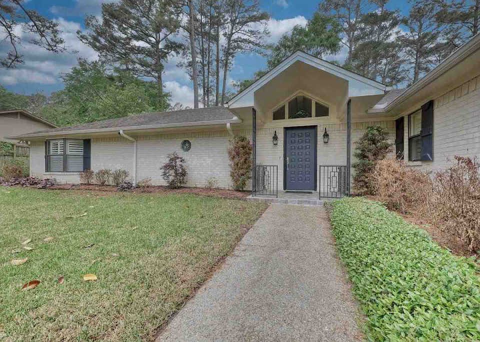 1st image of 1538 Tanglewood Dr E