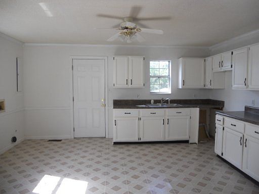 3rd image of 1027 Hillcrest Dr
