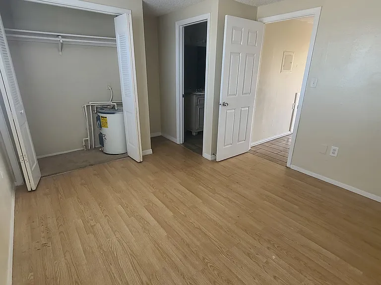 4809 Grand Blvd #8 — Photo 6
