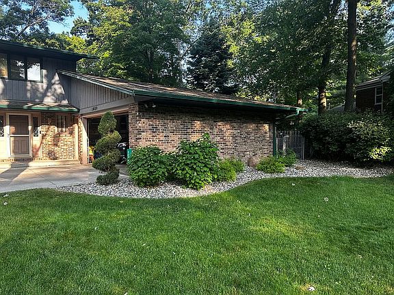 5th image of 1080 River Forest Dr