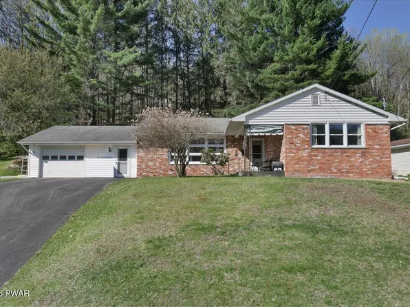 1843 Parkway Dr, Honesdale, PA 18431