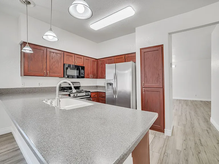 2304 Chatfield Dr — Photo 3