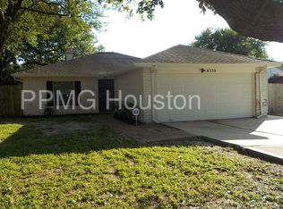 4339 Queens Retreat Dr, Houston, TX 77066