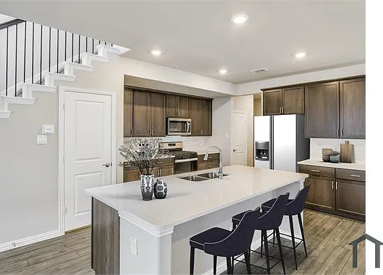 2612 Gateway Ave — Photo 8