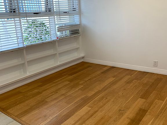 3rd image of 2404 Ocean Park Blvd APT B