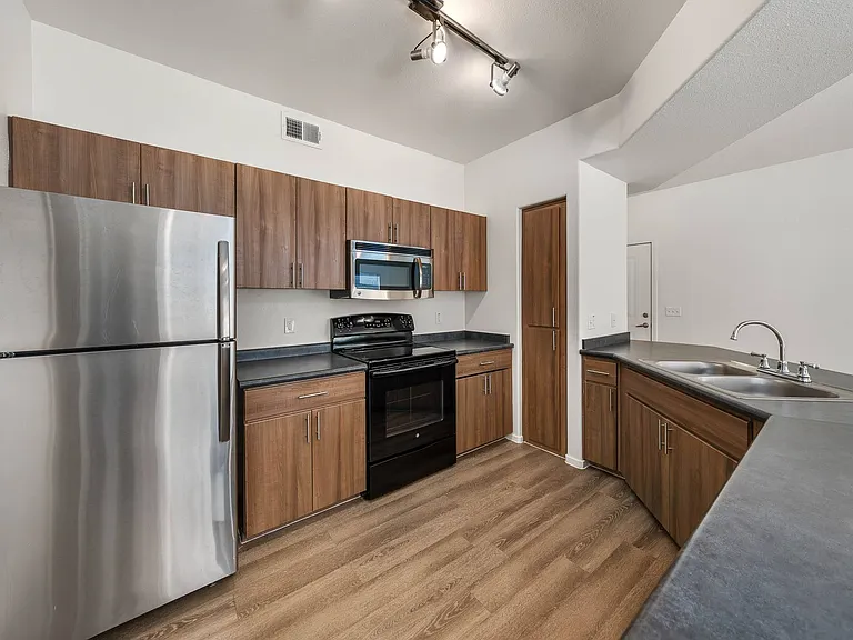 Altair Apartments — Photo 43