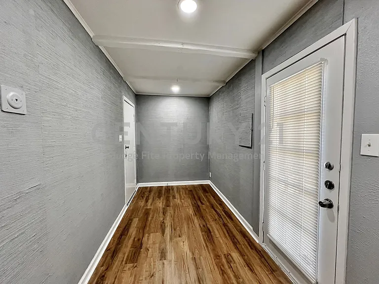 714 Cranbrook Ln — Photo 6
