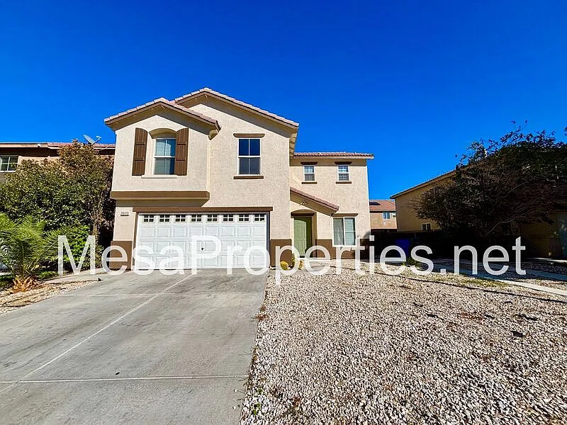 4 bed, 2.5 bath, 1954 sqft, $2,500 — Photo 1