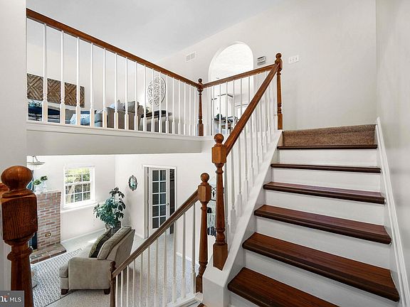 5th image of 286 College Manor Dr