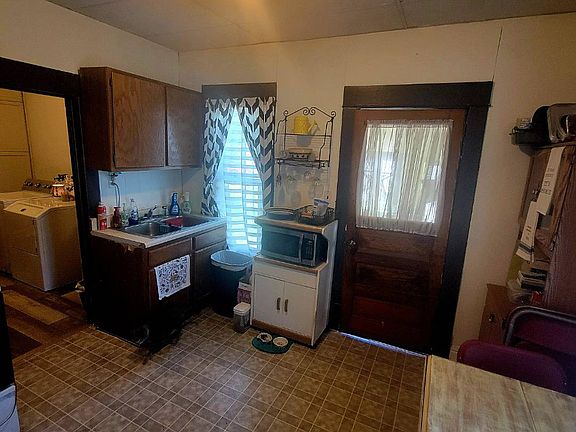 5th image of 1322 Sherman St