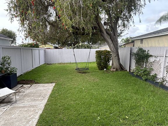 3rd image of 4646 51st St