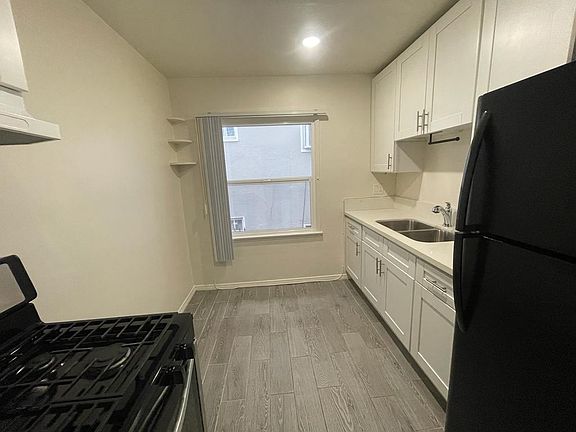 4th image of 548 N Alexandria Ave APT 11