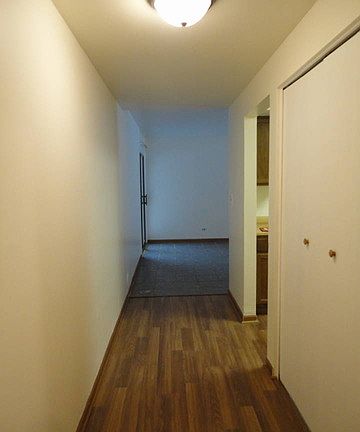 5th image of 2218 Country Club Dr APT 4