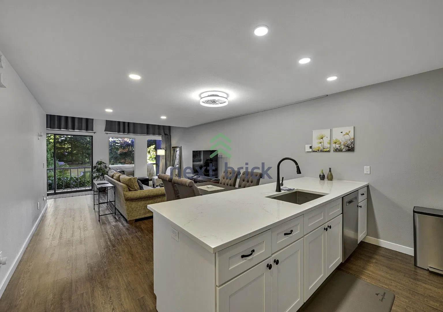 "Charming 2-Bed Condo Retreat with Modern Comforts in the Heart of Redmond!" — Photo 4