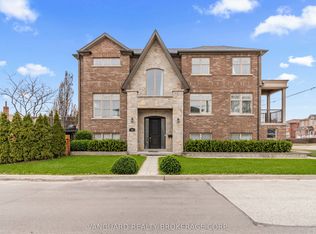 106 Saint George St, Toronto, ON M8Z 3Y7