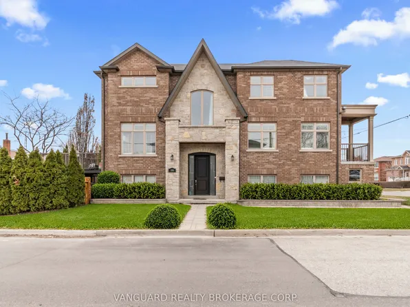 106 Saint George St, Toronto, ON M8Z 3Y7