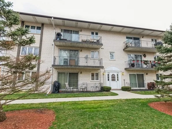 7530 W 111th St, Worth, IL 60482