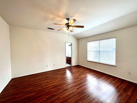 3rd image of 117 Cloudcroft Dr