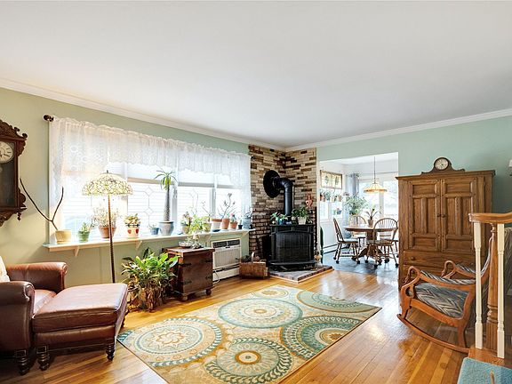 3rd image of 1678 Baker Ave