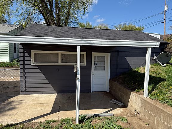 4th image of 2200 S Cypress St