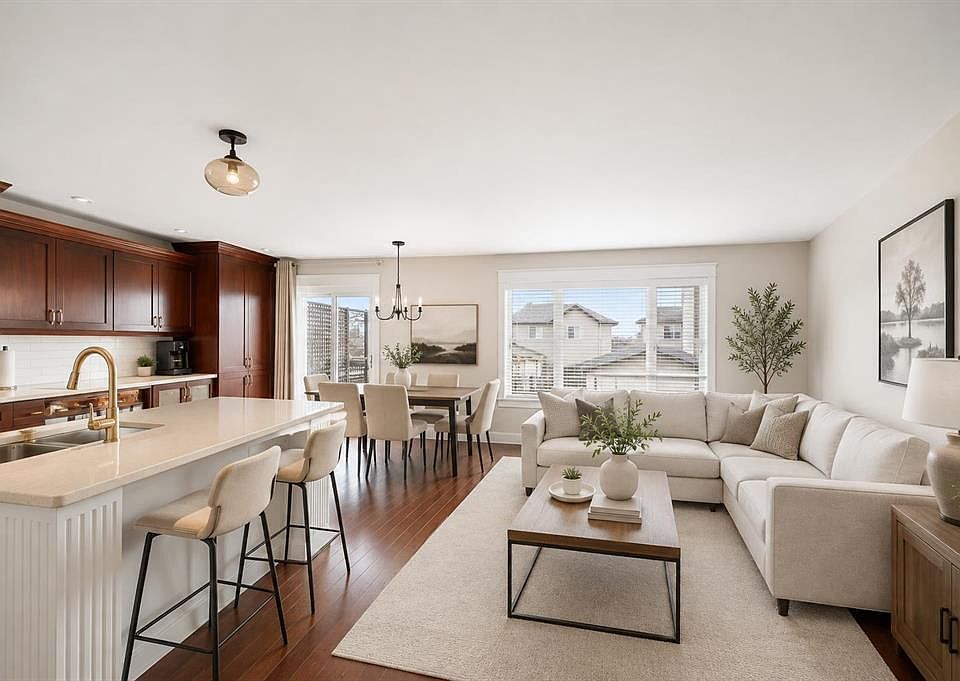 1st image of 19 N Covemeadow Cres NE