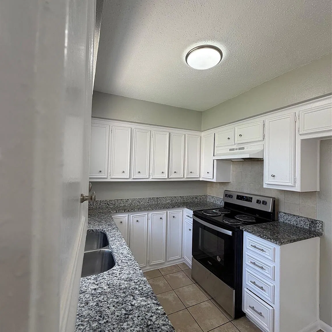4 bed, 1425 sqft, $1,950 — Photo 1