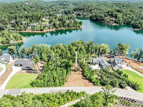 3rd image of 256 Coveside Ln