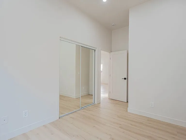 987 Harcourt Ave — Photo 10