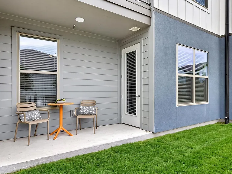 Postmaster Flats — Photo 39