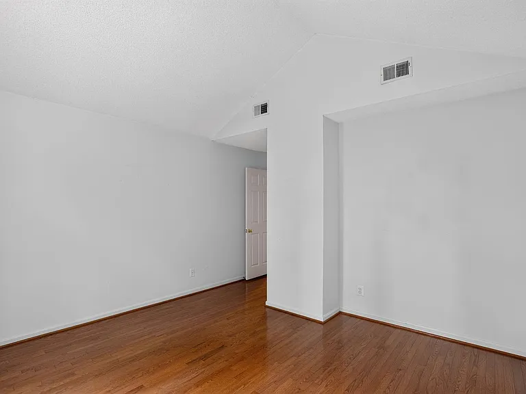16801 Old Field Ln — Photo 14