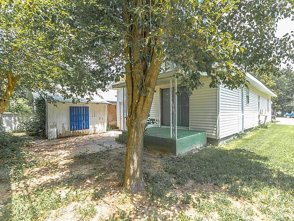 5th image of 1113 N Summit St
