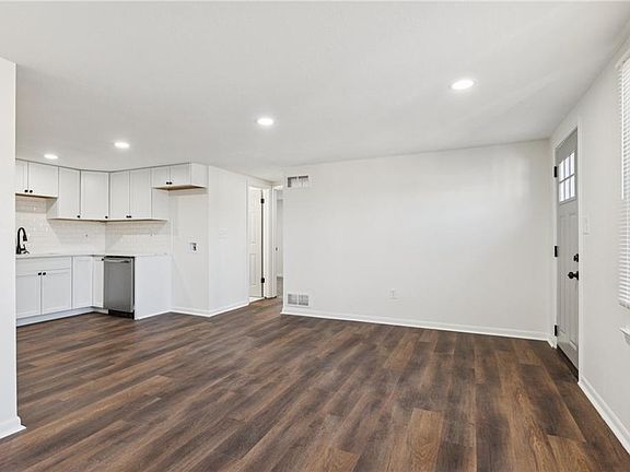 3rd image of 705 E Shady Ln