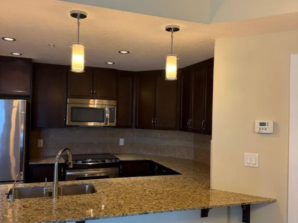 16 Varsity Estates Cir NW #701, Calgary, AB T3A 2C5