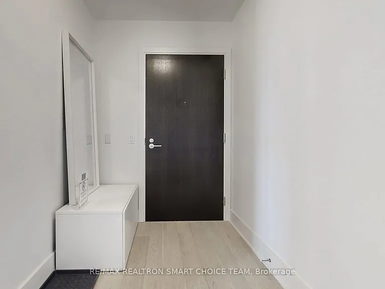 11 Yorkville Ave #5002 — Photo 8