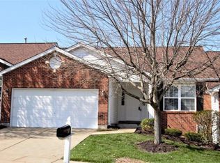 10 Hill Pointe Ct, Saint Charles, MO
