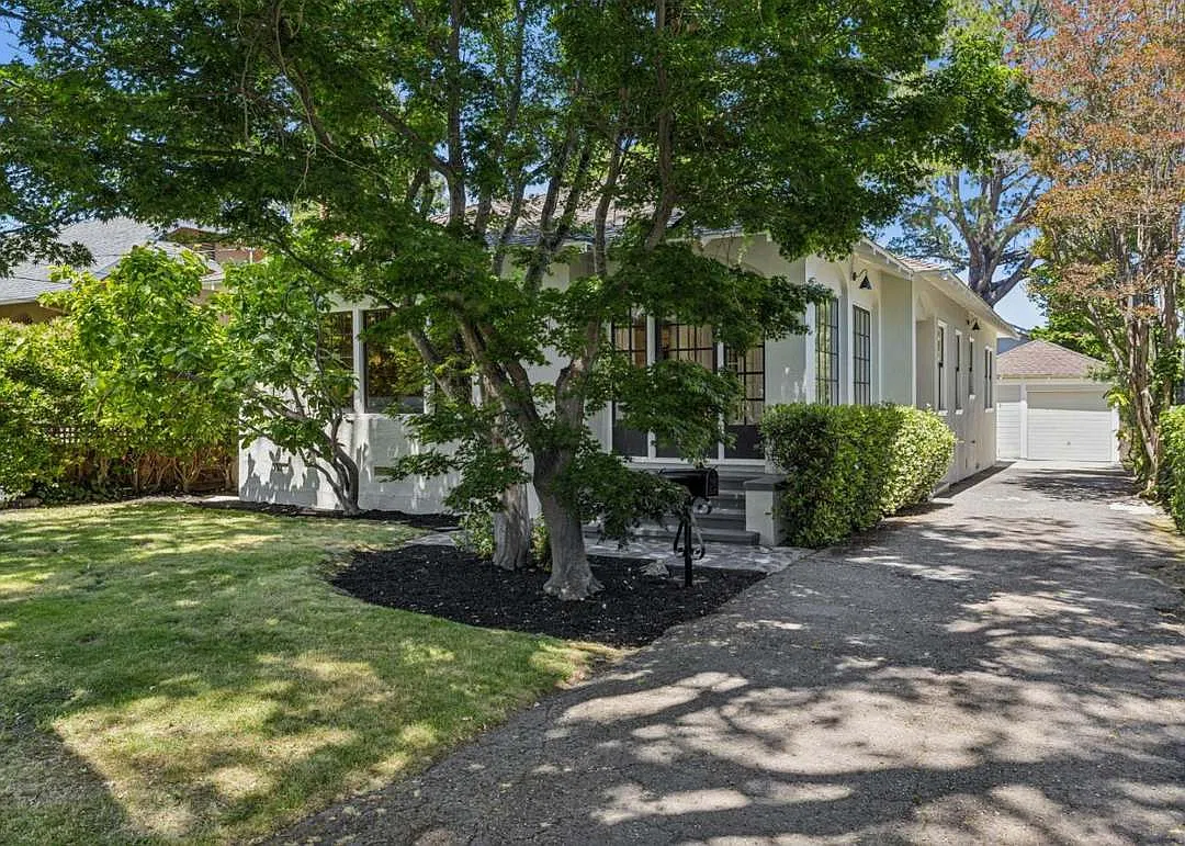 3 bed, 1920 sqft, $8,000 — Photo 1