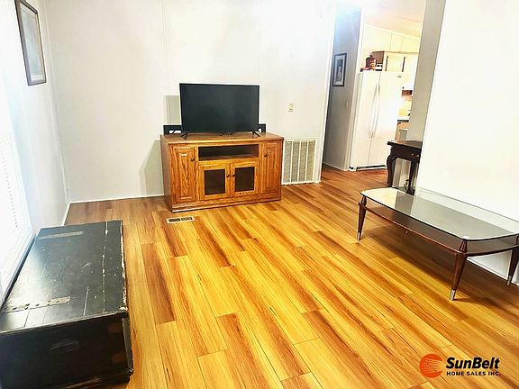 2nd image of 1022 Woodside Dr