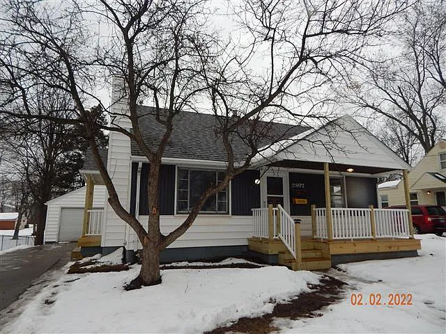 2807 33rd St NE photo 1