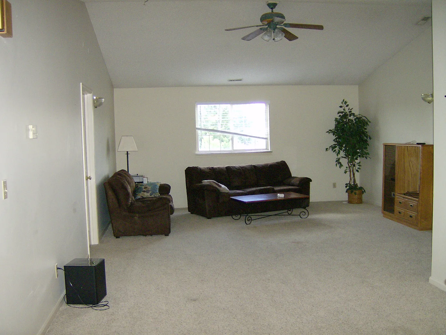3 bed, $1,200 — Photo 2