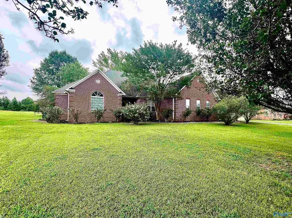 137 County Road 499, Trinity, AL 35673